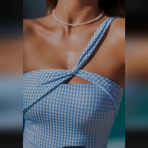 Cupshe Sugar & Spice Houndstooth One-Piece Swimsuit - Picture 4 of 14